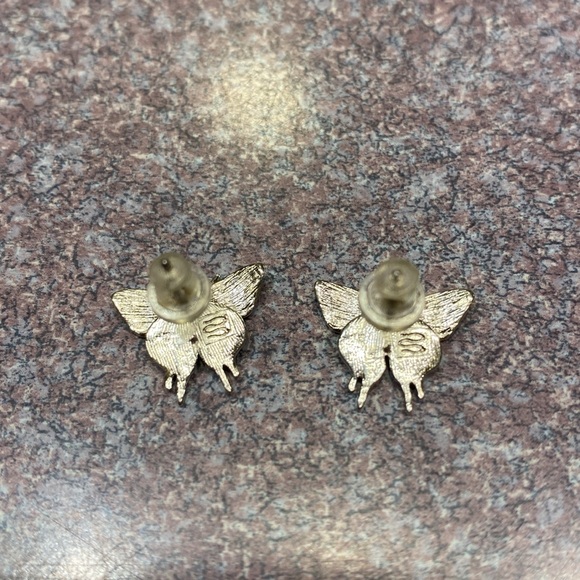 Beautiful Enamel Butterfly Earrings NWT - Picture 4 of 5